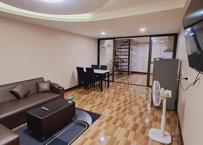 New! Kg 3 Bedrooms/ Free Wi-fi Vakantiehuis Bangkok